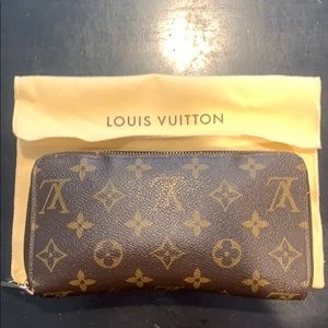 Louis Vuitton Zippy Wallet
